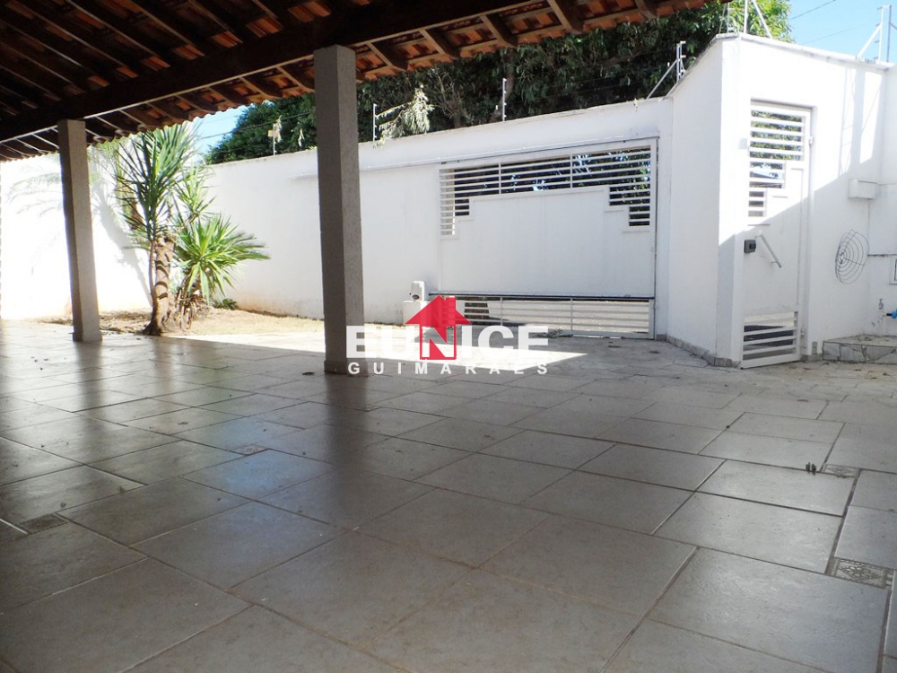Casa á venda Planalto com garagem 4 carros. R$ 320mil