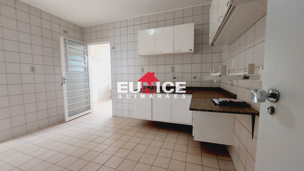 Apartamento com 107m² , na Duque de Caxias. R$ 240mil