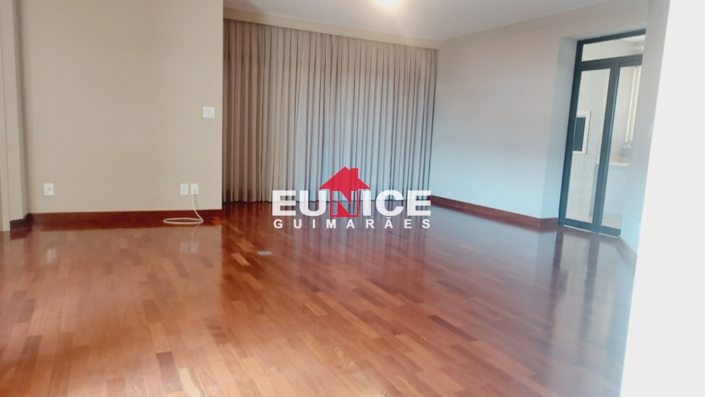 Apartamento á venda próximo á Santa Casa, com 169m² a.